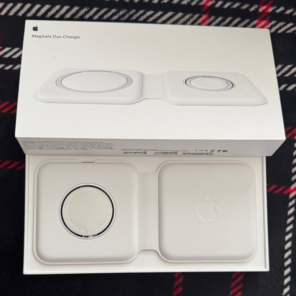 Apple Other - Apple MagSafe Duo Charger in White